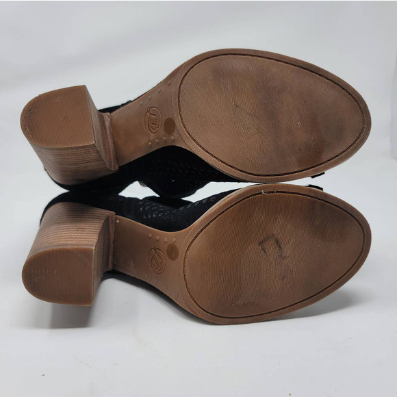 Lucky Brand Larise Bootie Size 9.5 Round Peep Toe Perforated Suede Upper Black - Picture 5 of 7